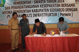 Penandatanganan MoU antara Pemkab Sidoarjo dan PT SMI terkait pembangunan infrastruktur