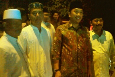 Menpora Imam Nachrawi, bersama tokoh masyarakat Jabon, H Bung, Gus Kancil saat di rumah KH Rofiq Siradj