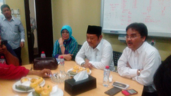 Calon Bupati Sidoarjo terpilih Saiful Ilah saat bersama petinggi Lapindo