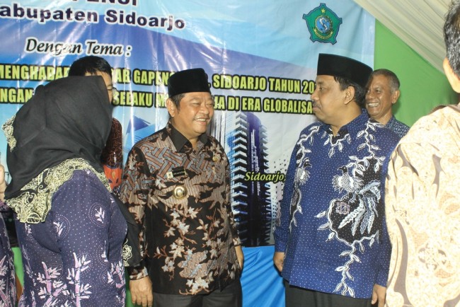 Bupati Sidoarjo Saiful Ilah berbincang dengan pengurus Gapensi Sidoarjo