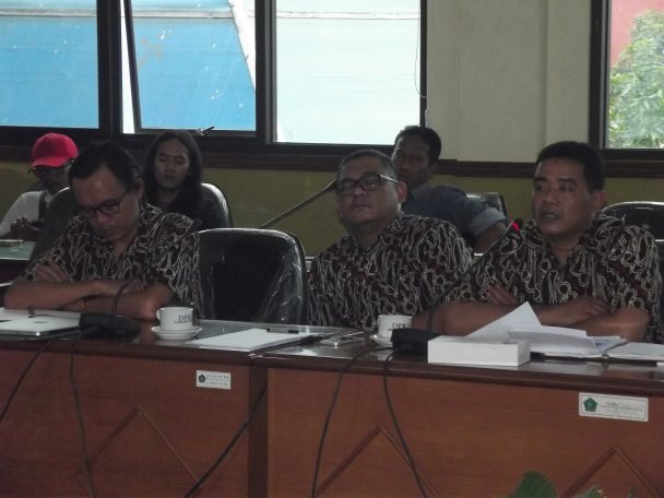 Jajaran direksi PDAM Delta Tirta saat hearing dengan Komisi B DPRD Sidoarjo