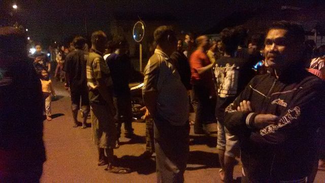 Warga Sumput mendatangi balai desa setempat tuntut Pilkades ulang