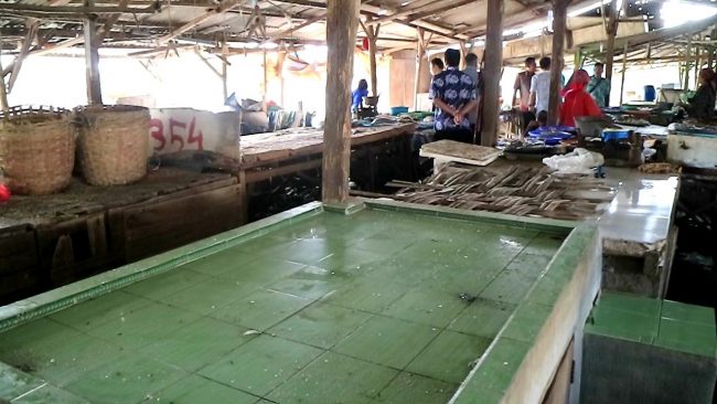 Pasar ikan di Sedati sepi dampak nelayan tidak melaut
